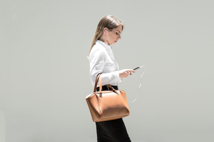 PARS выпустил лимитированную коллекцию сумок ручной работы от российских дизайнеров