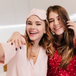 Сестры Кайли Дженнер отпраздновали десятилетие бренда Kylie Cosmetics