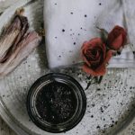 Неожиданные компоненты в косметике: торф, тюльпаны и верблюжье молоко