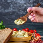 Чеснок в блюдах: как добавить пикантности закускам, супам и горячим