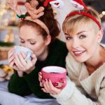 Идеи подарков для мамы: подборка духов, кремов, сывороток и наборов для красоты