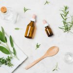 Растёт популярность косметики с растительными компонентами и эфирными маслами.