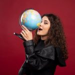 Кайли Дженнер и Тимоти Шаламе запечатлены на поцелуе на церемонии «Золотой глобус»