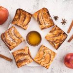 Запеченные яблоки с корицей и медом: как приготовить в духовке