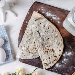 Треугольники с сыром на кефире: новая альтернатива хлебу