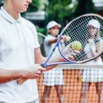 Ракетку в руки: что такое tennis core и у каких локальных (и не только) брендов его искать