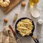 Сливочный пирог с чесноком: необычный рецепт с кабачком и макаронами