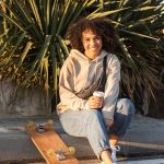 Стильные кроссовки из переработанного пластика: новый тренд осознанного потребления