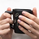 Как гармонично сочетать маникюр и педикюр: лаванда, матовый финиш и оттенки латте