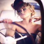 Ким Кардашьян воссоздала знаменитый наряд Холли Берри из фильма «Умри, но не сейчас»