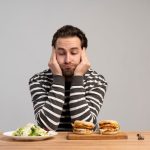 Как стресс влияет на пищевое поведение и как с этим бороться