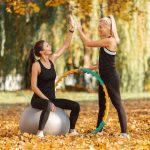 Какая тренировка поможет зарядиться энергией осенью? Объясняет тренер