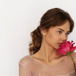 Прическа «пучок-роза» – главный весенний акцент