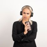 Селена Гомес прокомментировала замечания о ее голосе.