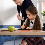 Профессор не помешала студентке посетить лекцию с дочерью.