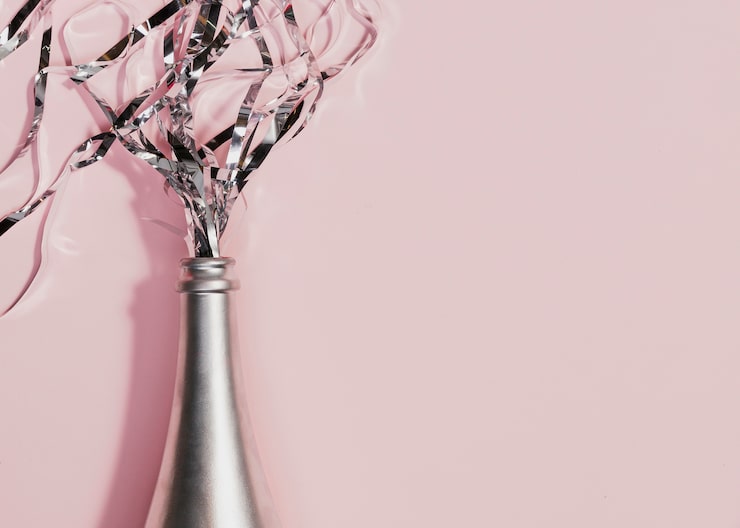 Бренд SOKOLOV представил коллекцию косметики с драгоценными компонентами