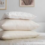 Обновила подушки: как придать им идеальную форму и упругость