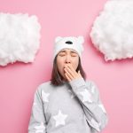 Как магнитная буря влияет на голод и сон: рекомендации и предостережения