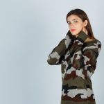 Dior представил современную интерпретацию культового жакета-бар