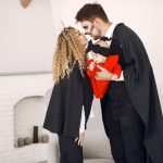 Невесту оставили у алтаря: жених не признал ее из-за макияжа