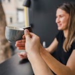 Как заменить утреннюю чашку кофе: советы тренера