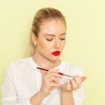 Как правильно наносить помаду: полезные советы