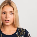 Как Дакота Джонсон добивается идеальной формы челки