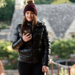 Кожаные перчатки выше локтя – главный тренд женской моды этой зимой