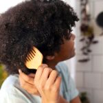 Уход за кудрявыми волосами летом: 9 лайфхаков и столько же проверенных средств