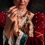 Влияние русских сказок: как Roman Nikonov формирует новые тенденции в ювелирной индустрии и мире моды.