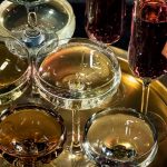 Алкогольные ноты в аромате: ром, шампанское, вино