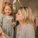 Эппл Пэлтроу воссоздала знаменитый наряд своей матери на премьере фильма «Марти Великолепный»