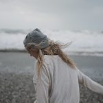 Emka представила весеннюю коллекцию «Северный прибой», вдохновленную ветром и цветами северного неба.