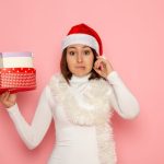 Идеи подарков для девушки: выбираем бьюти-новинки к Новому году 2026