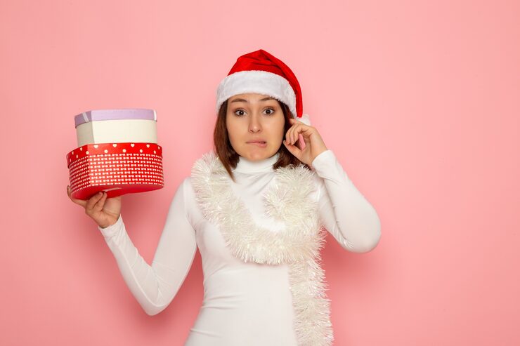 Идеи подарков для девушки: выбираем бьюти-новинки к Новому году 2026