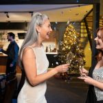 На открытии выставки новогодних елей собрались Елена Кулецкая, Елена Крыгина и другие гости.