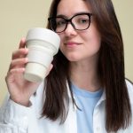 Врач рассказала, какой простой продукт поможет защитить зубы от кариеса