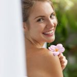 Как ухаживать за кожей летом: рекомендации специалиста