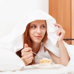 «Мыться и спать». Мясников перечислил основные ошибки болеющих простудой