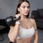 Можно ли подтянуть грудь с помощью упражнений? Отвечает тренер