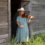 В чешской деревне художница на протяжении 50 лет украшала дома и часовню