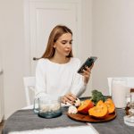 Как облегчить состояние после обильной еды: советы для здоровья пищеварения