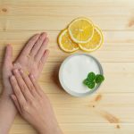 Как ухаживать за кожей рук зимой: практичные советы и лучшие средства