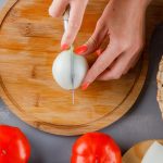 Как изменится организм, если регулярно есть сырую луковицу каждый вечер