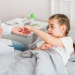 Когда нужно к врачу? Педиатр назвала 5 тревожных признаков у детей