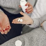 Тошнота и диарея. 10 эффективных лекарств и первая помощь при отравлении