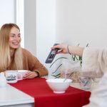 Какие косметологические процедуры выбирают в салонах премиум-класса?