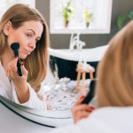 Стоит ли использовать румяна летом и как добиться естественного румянца?