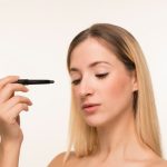 Руководство для новичков: как правильно наносить карандашом для бровей