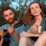 Oasis прокомментировали поцелуй на концерте Coldplay